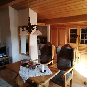 Emilia Mit Bergblick Ruhpolding